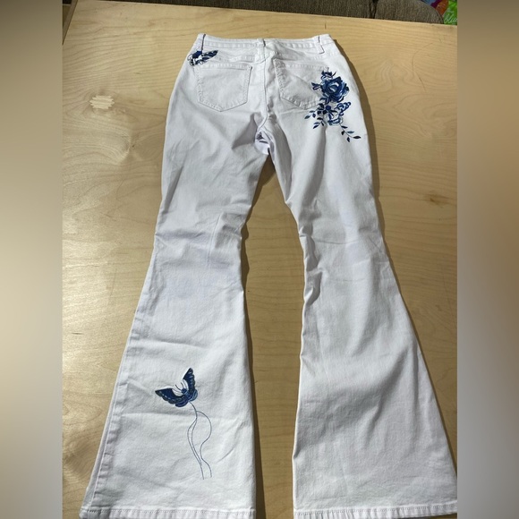 VENUS White Flare Jeans with Blue Embroidery 8 (MV) - Picture 9 of 11